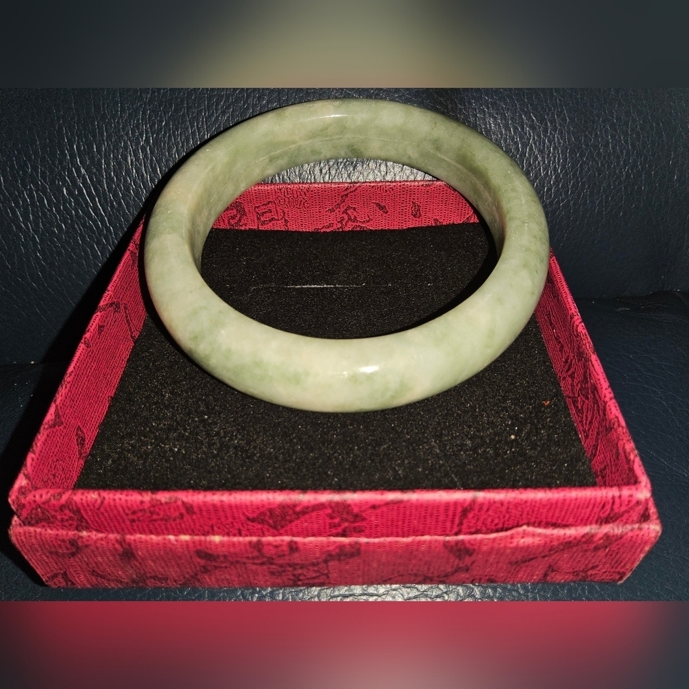 Quartz Elegant Green Stone Bangle Bracelet for Women  Dia 2.56inches- Gift Boxed
